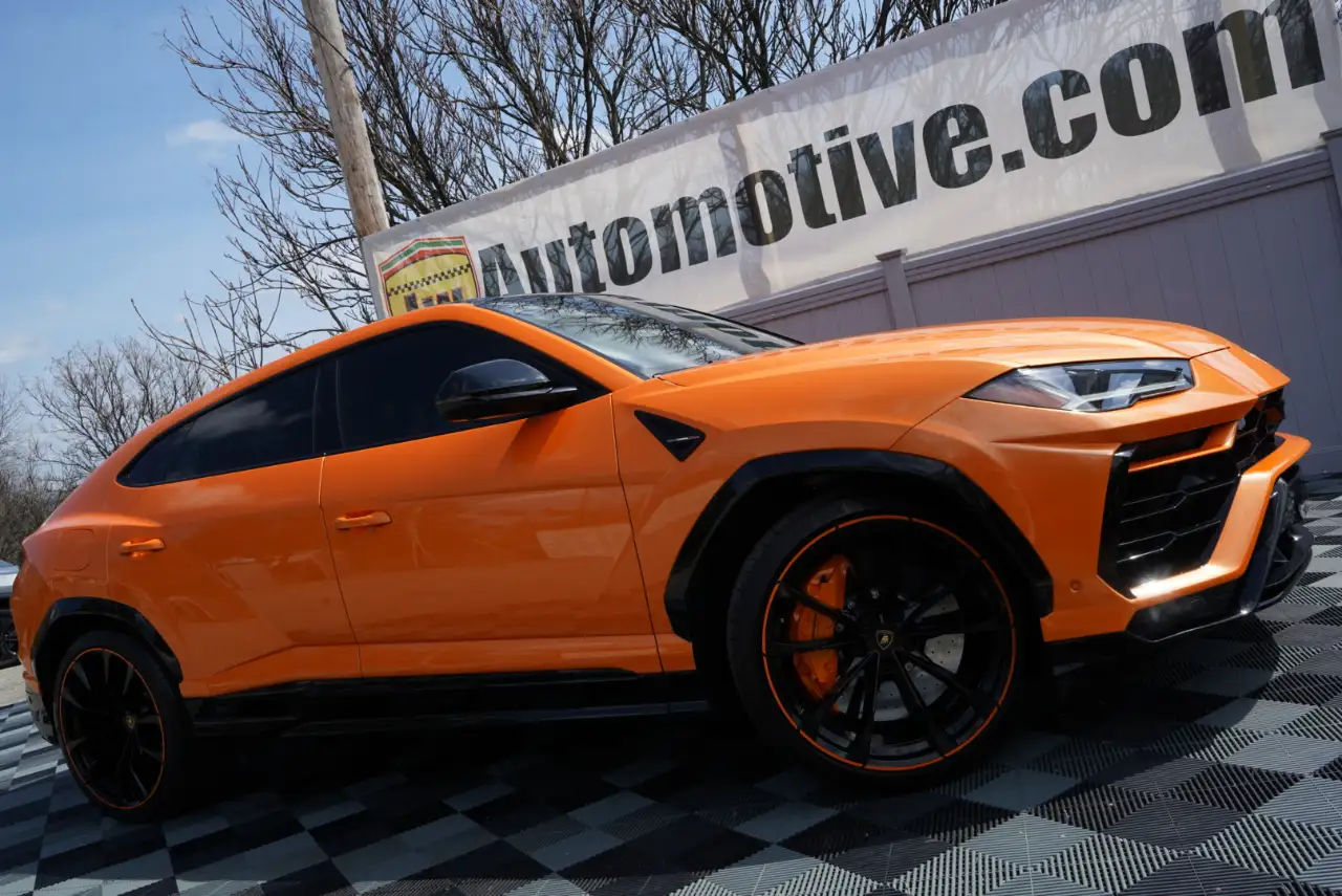 2022 Lamborghini Urus 4.0 V8 Pearl Capsule's photo