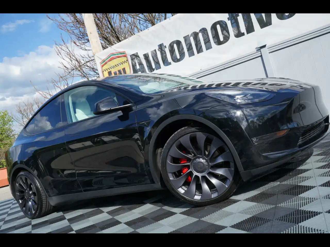 2023 Tesla Model Y Performance Dual Motor All-Wheel Drive's photo