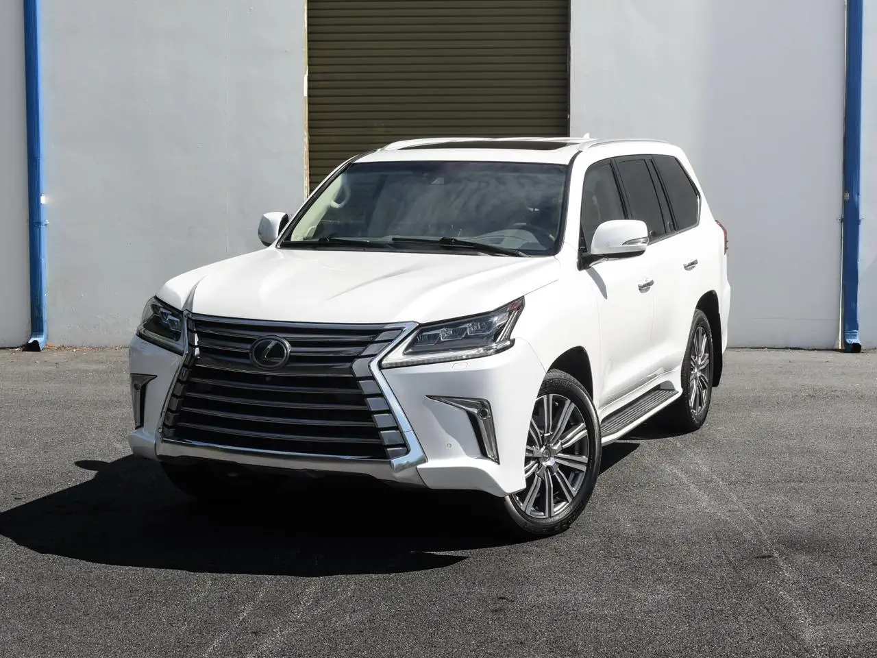 2017 Lexus LX 600 570 photo 1