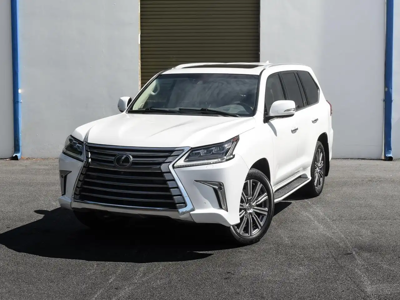 2017 Lexus LX 600 570's photo