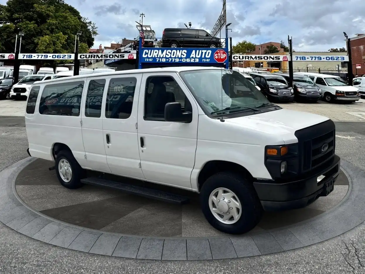 2013 Ford E-Series E-350 Super Duty Extended's photo