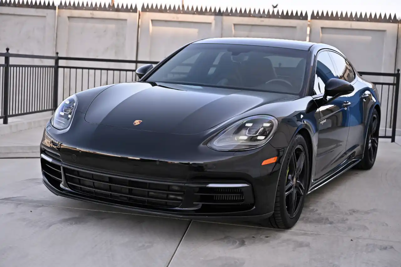 2018 Porsche Panamera 4 E-Hybrid's photo