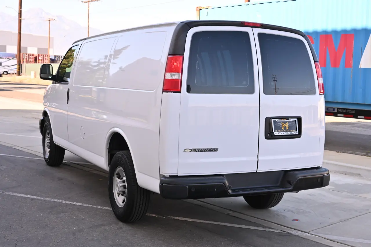 2022 Chevrolet Express 2500 Work Van HD photo 4