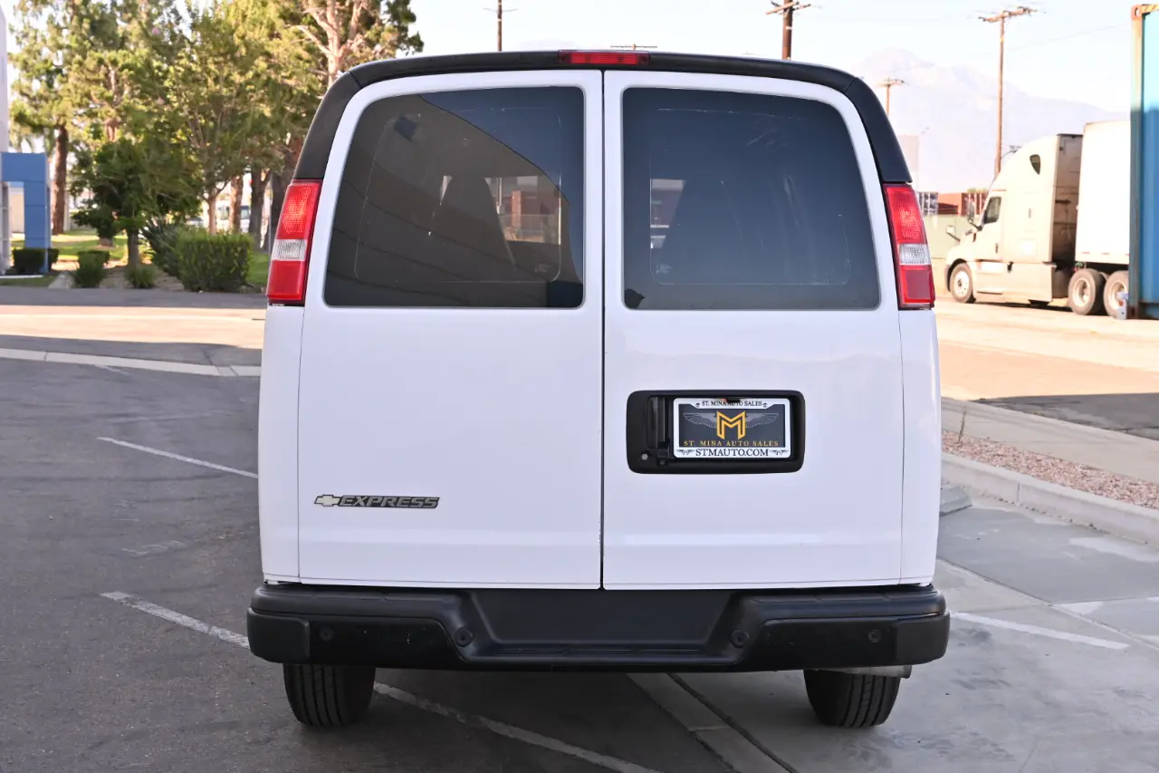 2022 Chevrolet Express 2500 Work Van HD photo 5