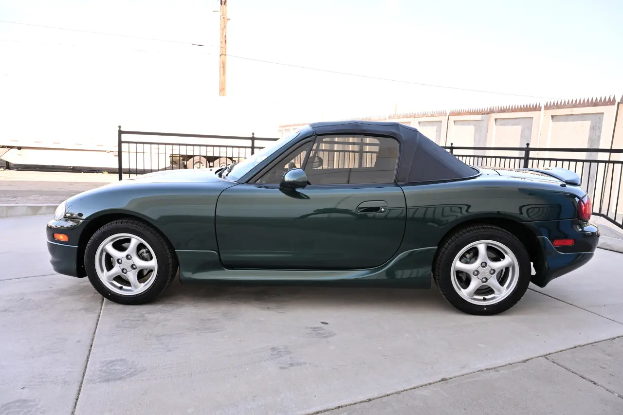 2002 Mazda MX-5 Miata undefined photo 4