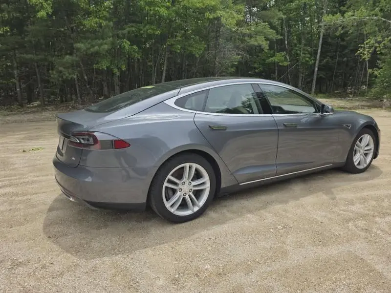2013 Tesla Model S 85 kWh photo 3