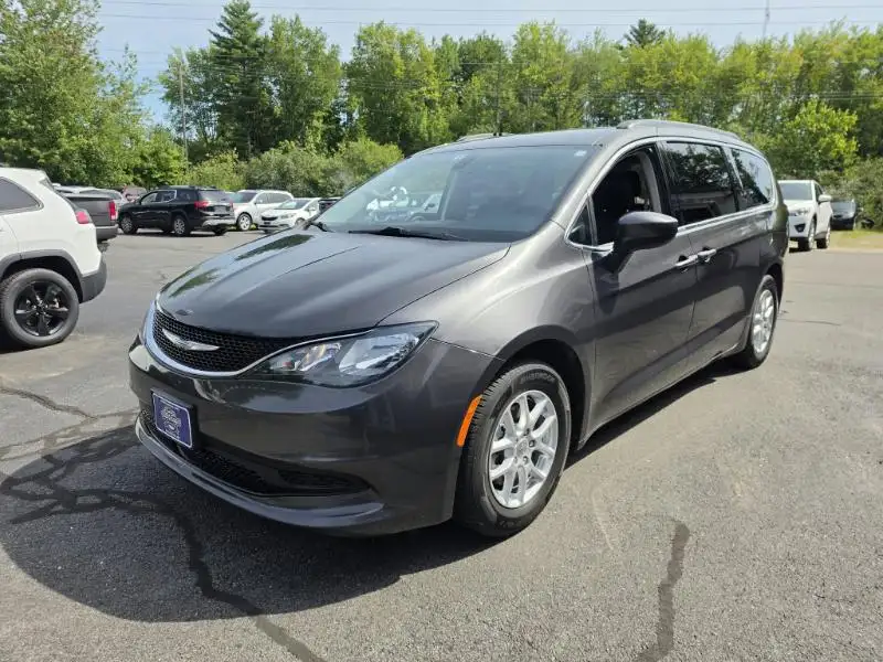 2021 Chrysler Voyager LXi's photo