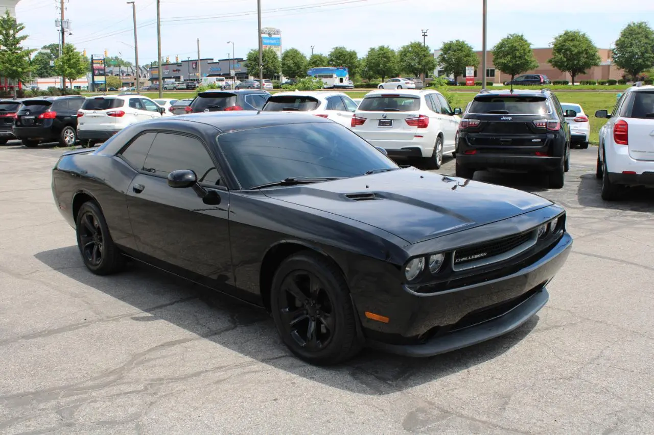 2014 Dodge Challenger SXT photo 3