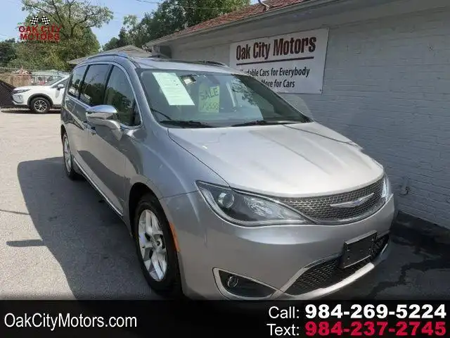 2020 Chrysler Pacifica Limited's photo