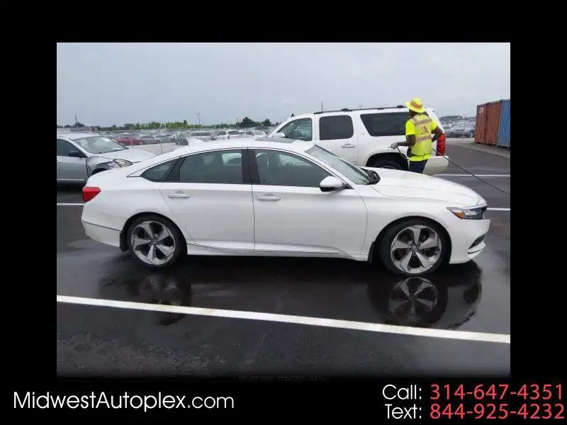 2018 Honda Accord 2.0T Touring Auto's photo