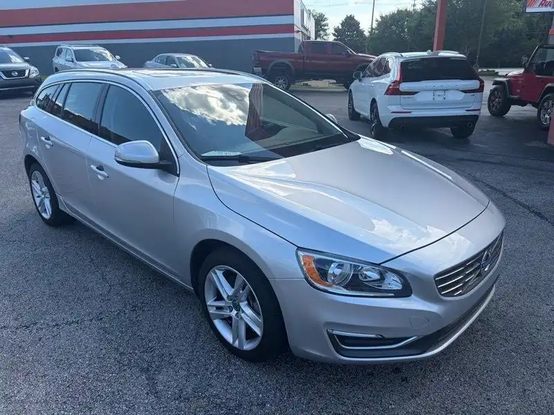 2015 Volvo V60 T5 AWD Premier's photo