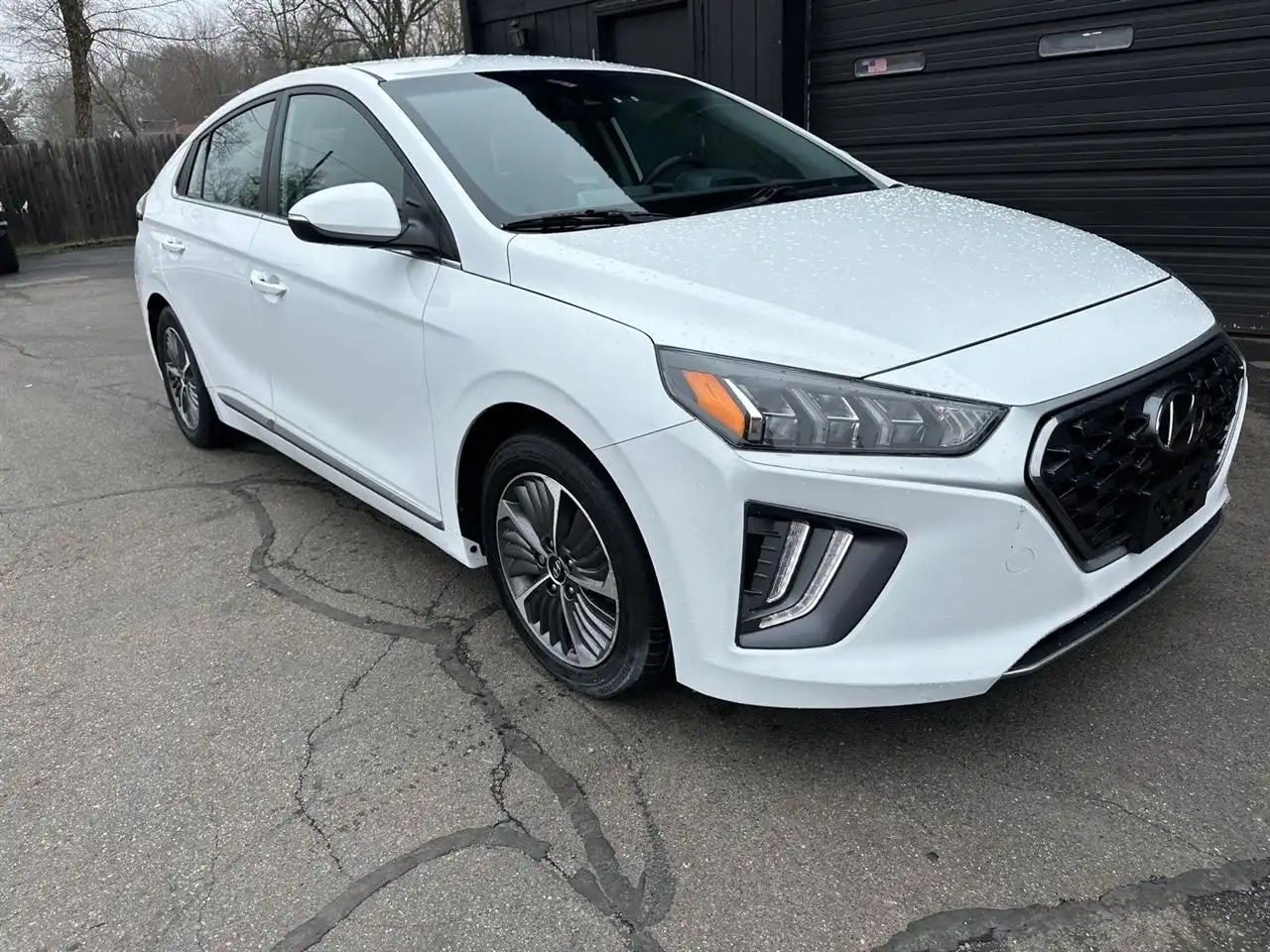 2021 Hyundai Ioniq PHEV SEL's photo