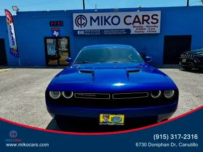 2018 Dodge Challenger SXT photo 2