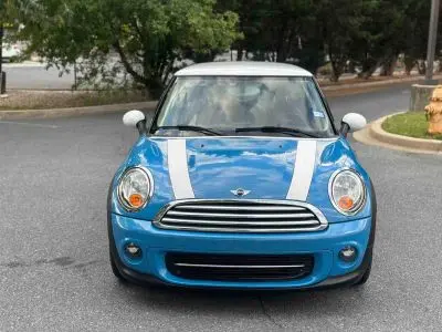 2013 MINI Cooper Base photo 3