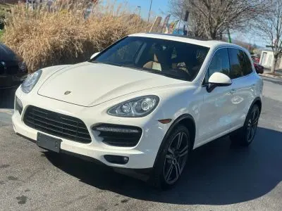 2011 Porsche Cayenne Turbo photo 2
