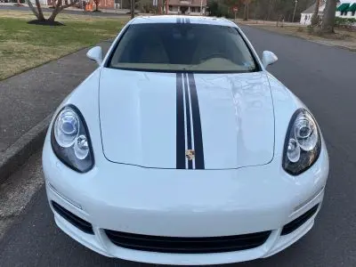 2014 Porsche Panamera S photo 2