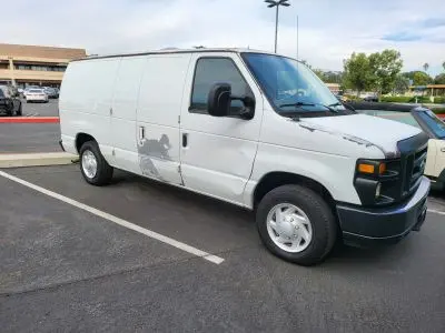 2009 Ford E-Series E-150 Van photo 4