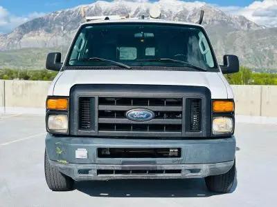 2010 Ford E-Series E-250 Van photo 2