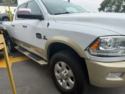 2016 RAM 2500 Laramie Longhorn 4WD Crew Cab SWB photo 3