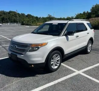 2013 Ford Explorer XLT 4x4 photo 3