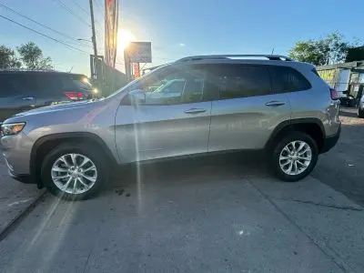 2021 Jeep Cherokee Latitude photo 2