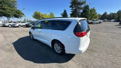 2021 Chrysler Voyager LXI photo 5