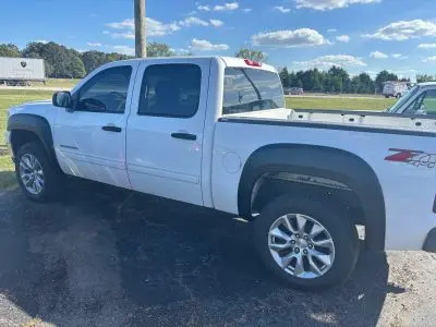 2013 GMC Sierra 4WD Crew Cab SLE SWB photo 2