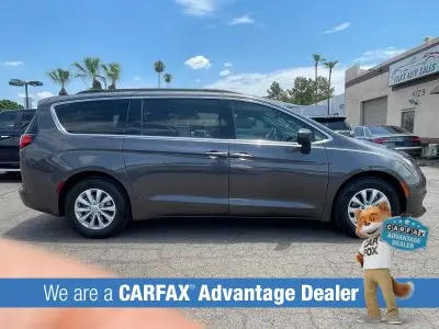 2017 Chrysler Pacifica Touring photo 5