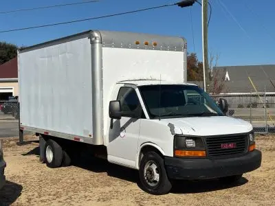2011 GMC Savana COMMERCIALCUTAWAY photo 3