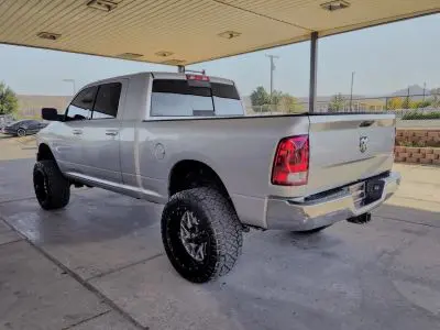 2013 RAM 2500 SLT 4X4 Mega Cab photo 3