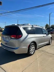 2020 Chrysler Pacifica Touring L photo 4