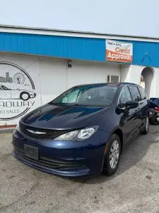 2018 Chrysler Pacifica L photo 2