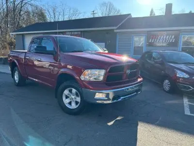 2012 RAM 1500 SLT 4x4 Quad Cab photo 3
