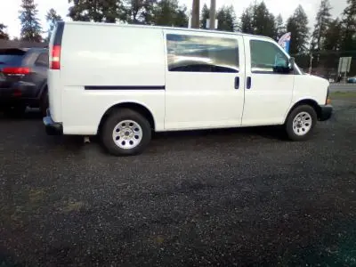 2009 Chevrolet Express 1500 Work Van photo 3
