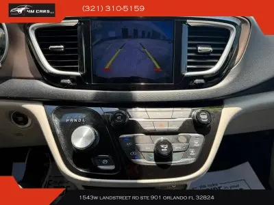 2017 Chrysler Pacifica Touring-L photo 2