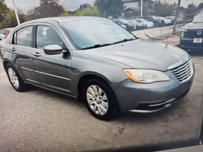 2013 Chrysler 200 LX photo 2
