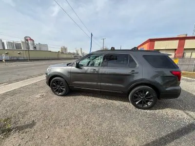 2017 Ford Explorer XLT 4WD photo 5