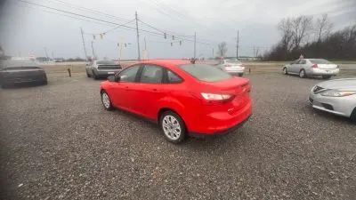 2012 Ford Focus SE Sedan photo 4