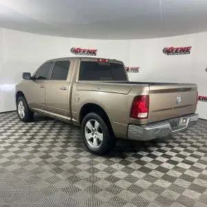 2010 RAM 1500 SLT Crew Cab photo 5