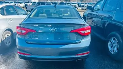 2017 Hyundai Sonata Base photo 3