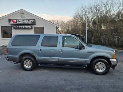 2001 Ford Excursion XLT photo 3
