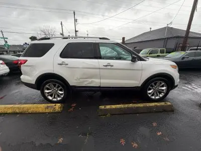 2013 Ford Explorer XLT 4x4 photo 4