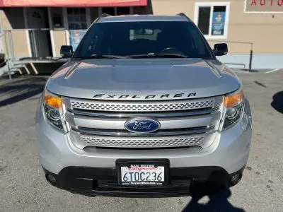 2012 Ford Explorer XLT 4x4 photo 2