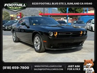 2020 Dodge Challenger SXT Auto photo 3