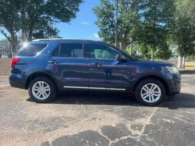 2017 Ford Explorer Base 4WD photo 4
