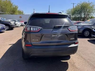 2019 Jeep Cherokee Latitude Plus 4X4 photo 2