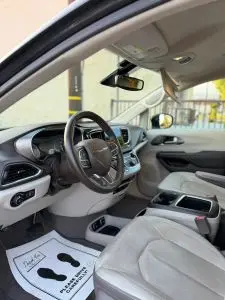2017 Chrysler Pacifica Touring-L Plus photo 4
