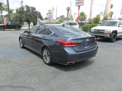 2015 Hyundai Genesis 3.8 AWD photo 3