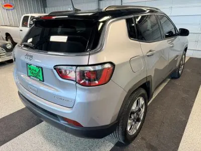 2017 Jeep Compass Limited 4X4 photo 3