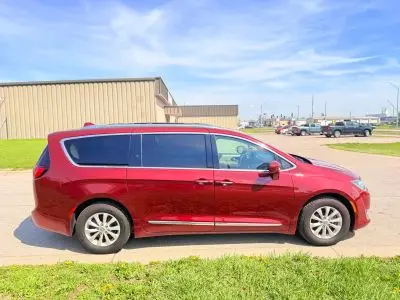 2017 Chrysler Pacifica Touring L Plus photo 5